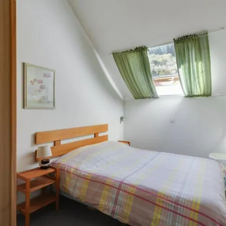 Apartmán T3 Pour 6 Pers Avec Balcon, Parking Et Wifi, Proche Des Stations De Ski - - Fr-1-402-44 *